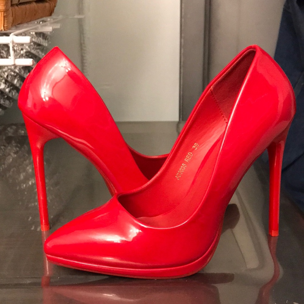 Red Pointy Toe Heels NWT